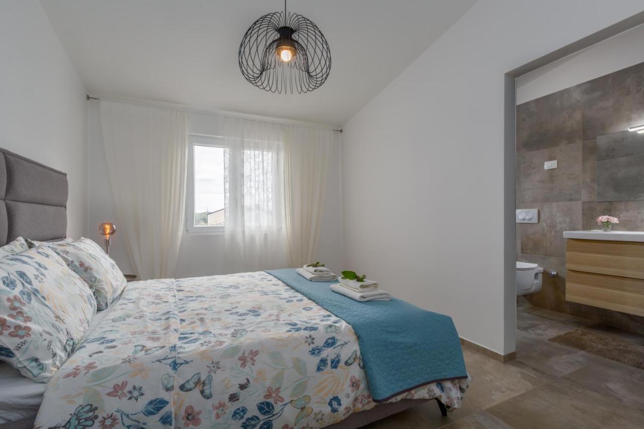 Apartments Zomzi Poreč Exteriör bild