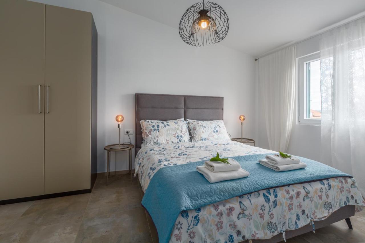 Apartments Zomzi Poreč Exteriör bild