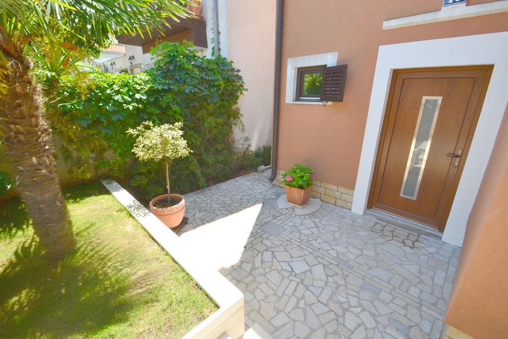 Apartments Zomzi Poreč Exteriör bild
