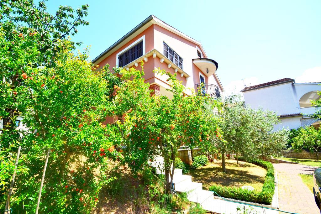 Apartments Zomzi Poreč Exteriör bild