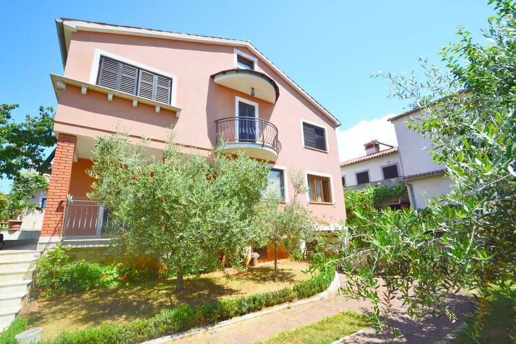 Apartments Zomzi Poreč Exteriör bild